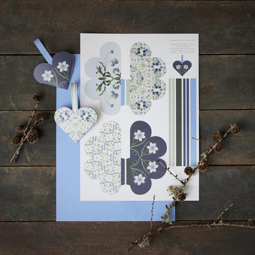 Cut-out Christmas hearts - blue/green