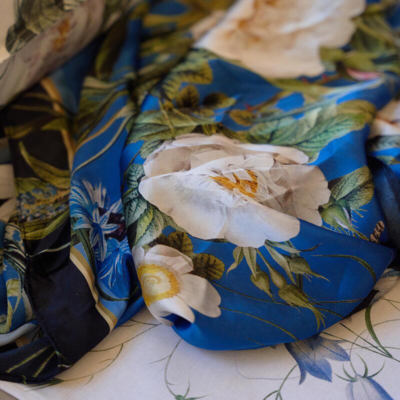 SILK SCARF - Blue Flower Garden JL - Bright blue 90 cm