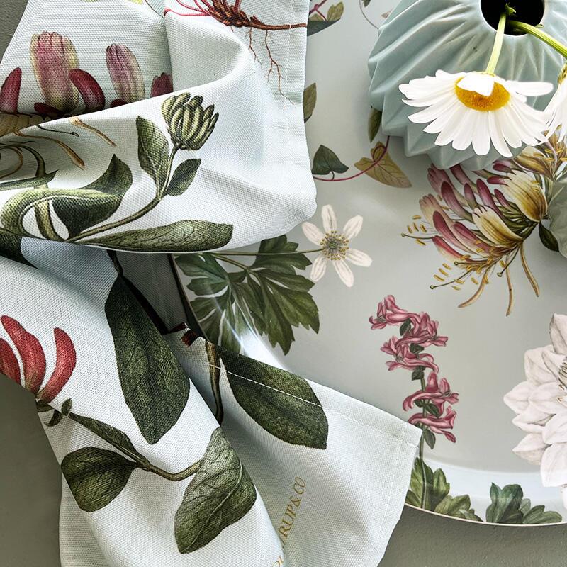 Flora Danica tea towel and tray Ø38